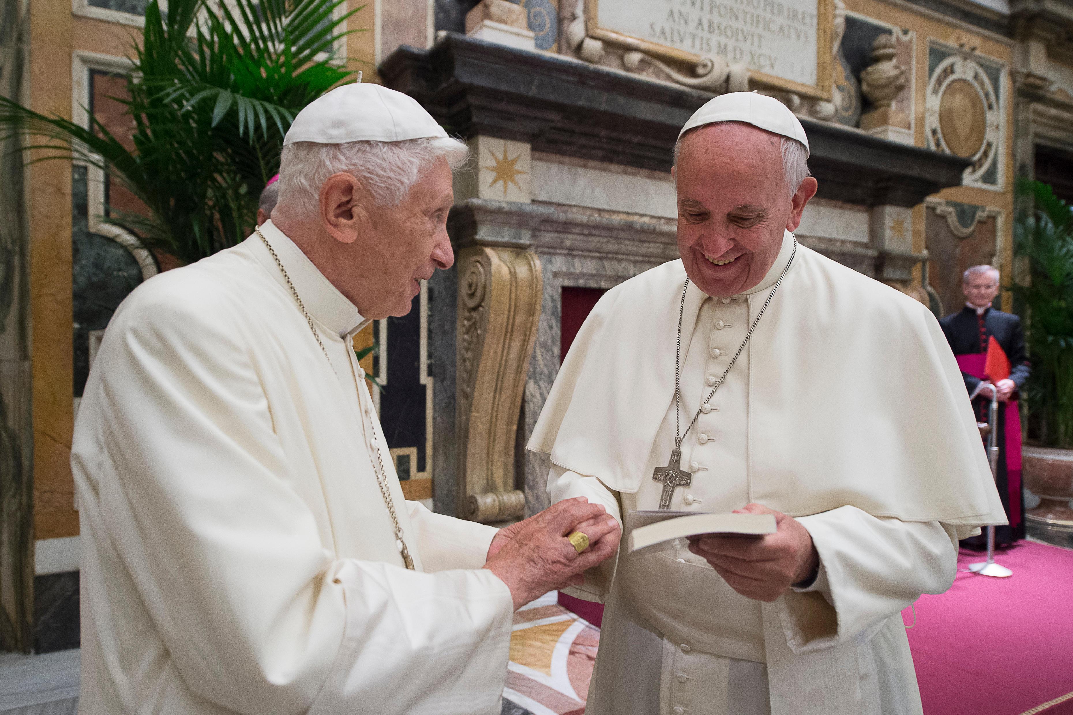 New book from Pope Benedict addresses resignation and 'gay lobby ...