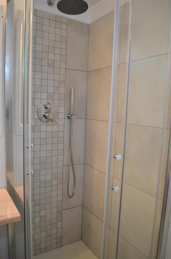 Chambre Triple avec Salle de Bains Privative