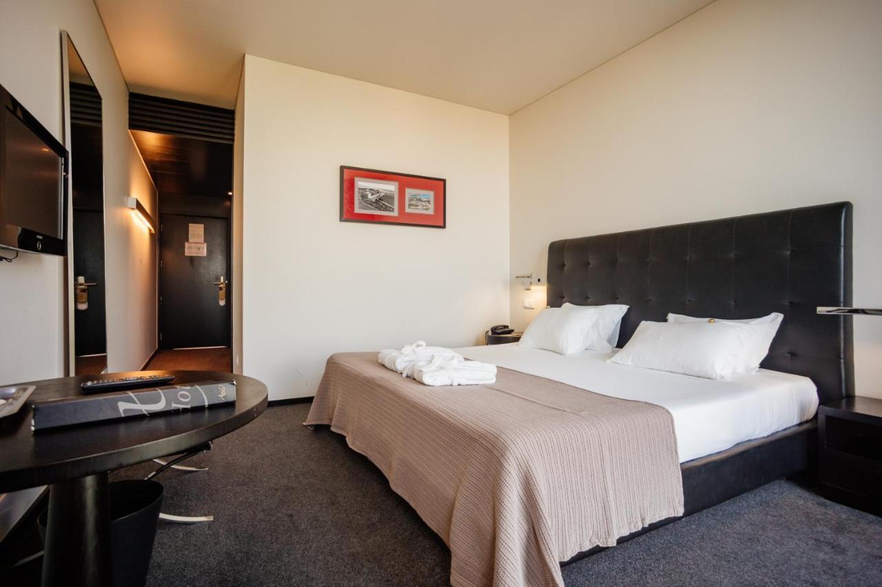 Chambre Double ou Lits Jumeaux (2 Adultes + 1 Enfant)