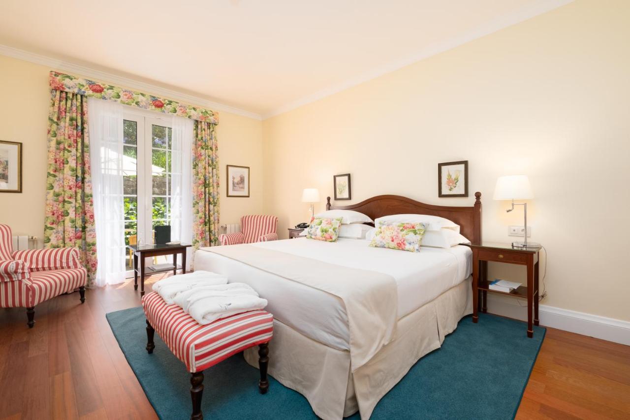 Quarto com Cama de Casal ou 2 de Solteiro e Vista do Golfo