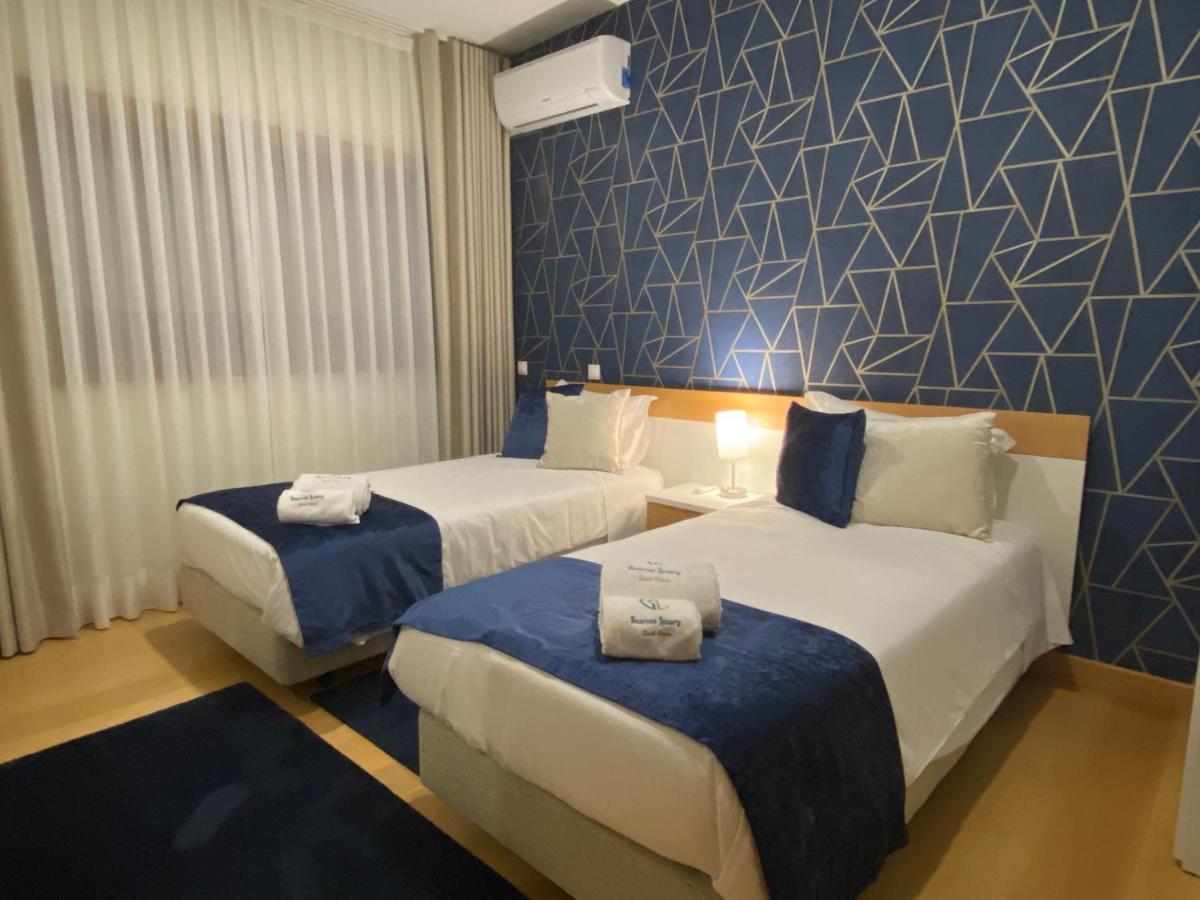 Quarto Twin com WC Partilhado