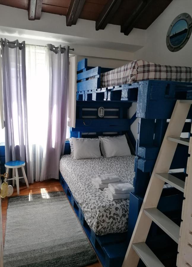 Habitación Triple Básica con baño compartido