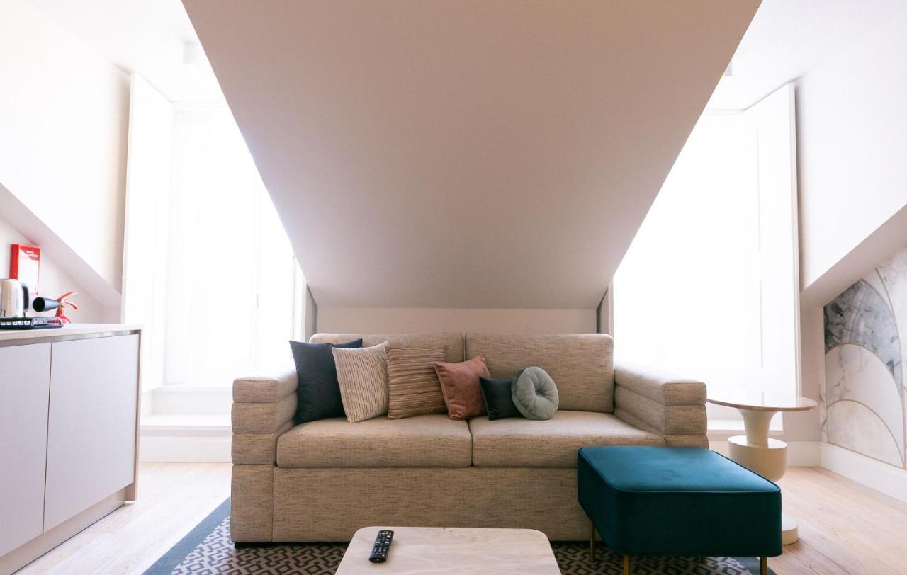 One-Bedroom Apartment with Castle View