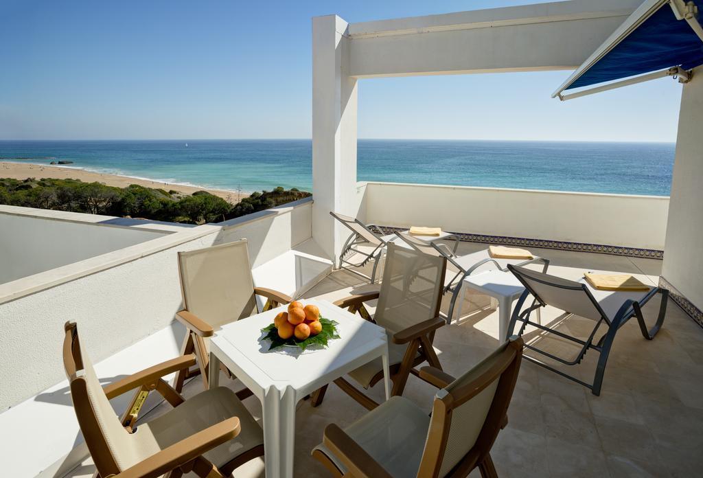 Deluxe Suite with Sea View (4 Adults)