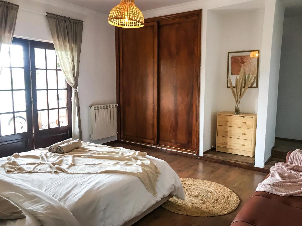 Cama num Dormitório Misto com 4 Camas