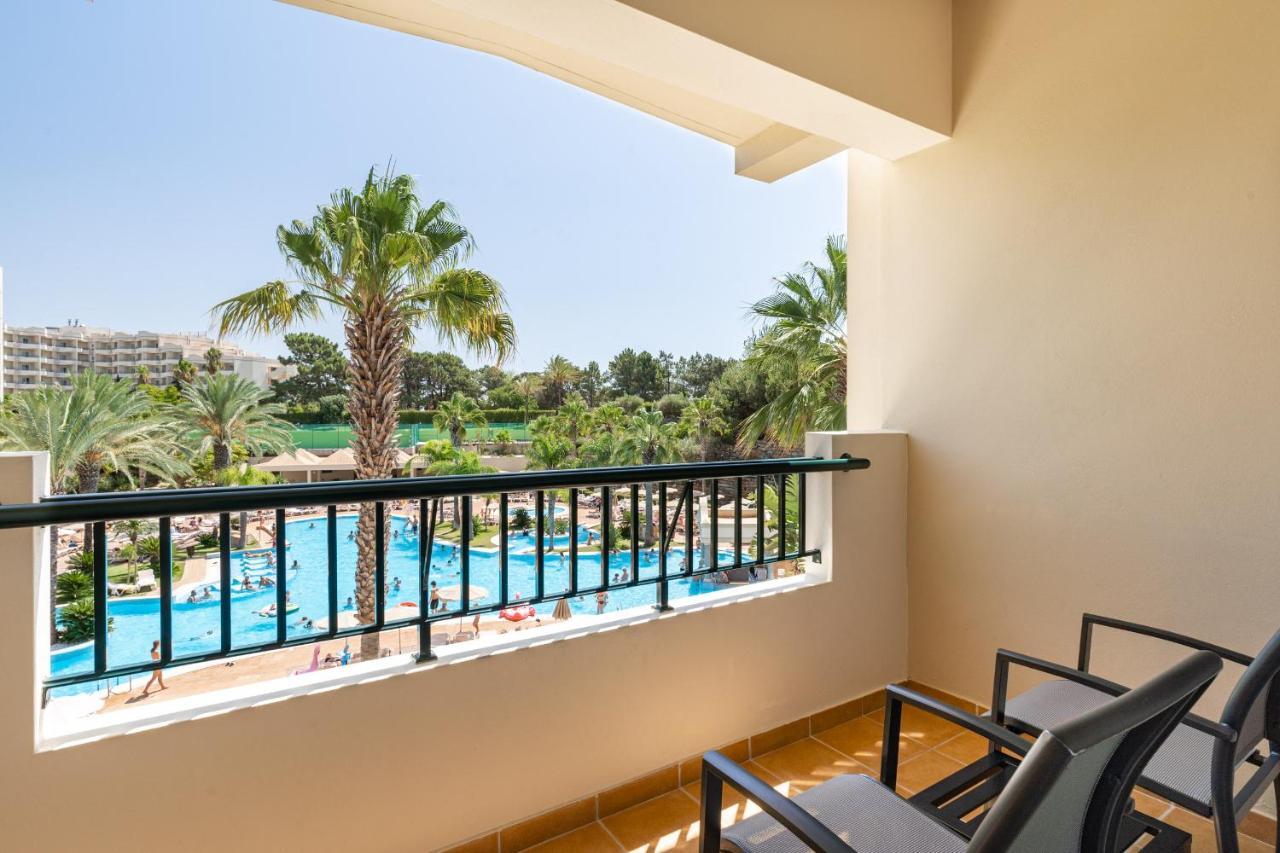 Quarto Familiar Plus com Vista da Piscina