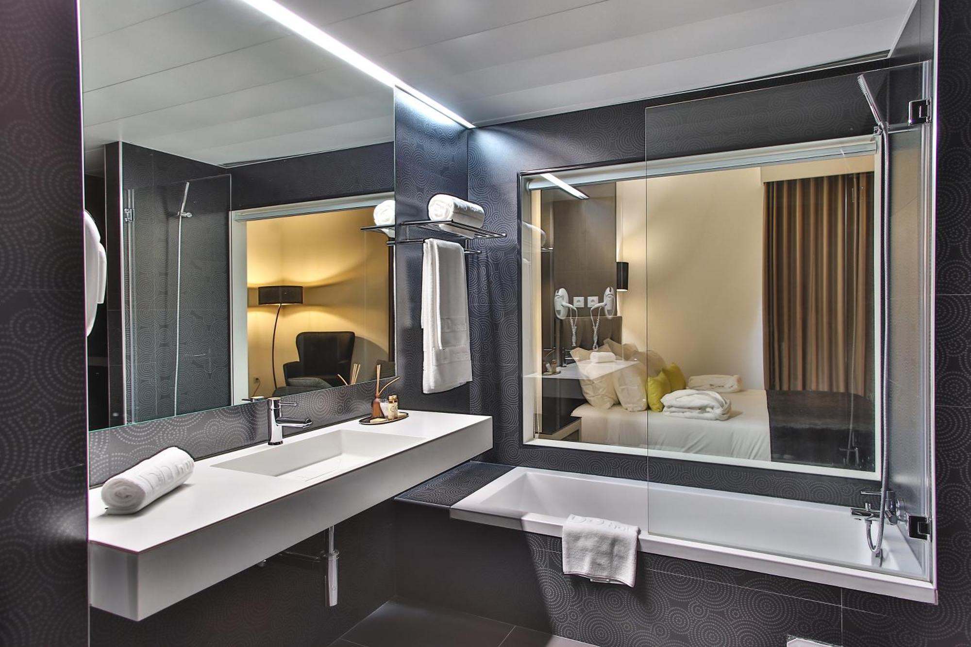 Suite Balcony River View