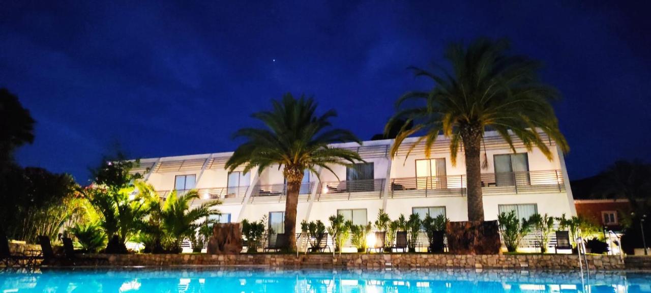 Chambre Double de Luxe avec Balcon - Vue sur Piscine