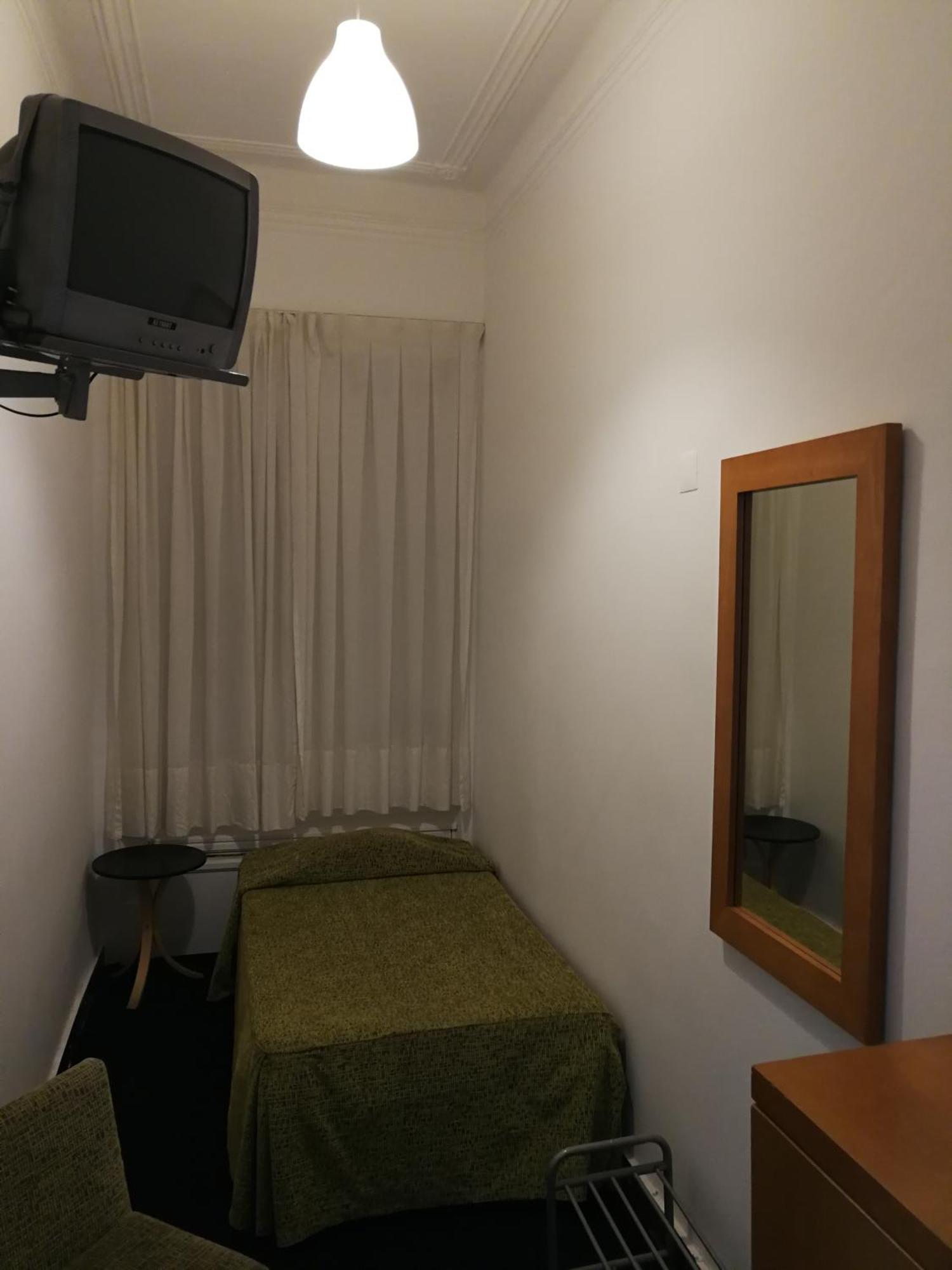 Quarto Individual com Banheiro Compartilhado