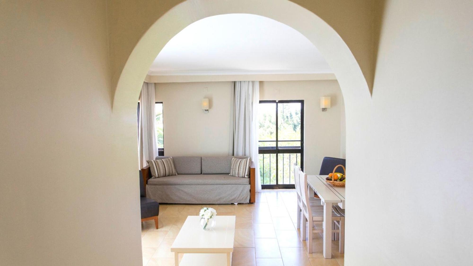 One-Bedroom Apartment with Garden View,1333720643:JPEG