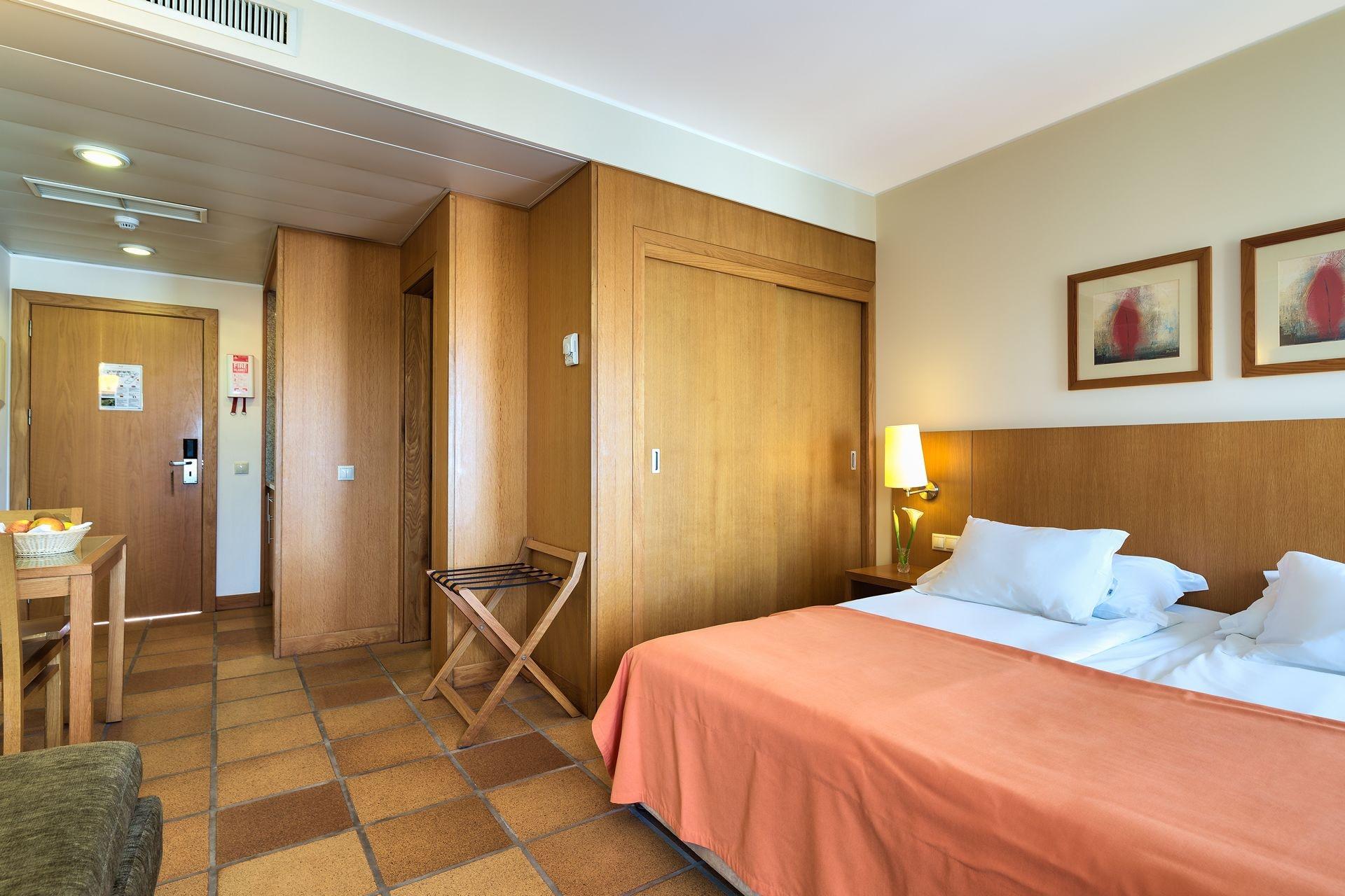 Estudio con vista parcial al mar