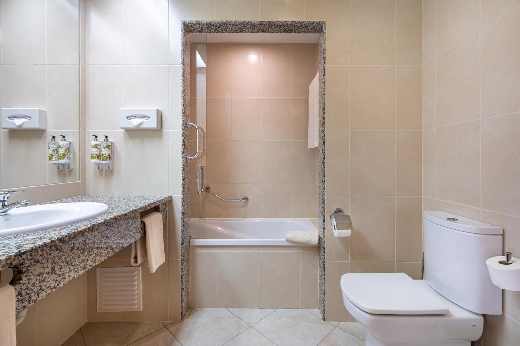 Quarto Twin Standard com Vista Mar Lateral