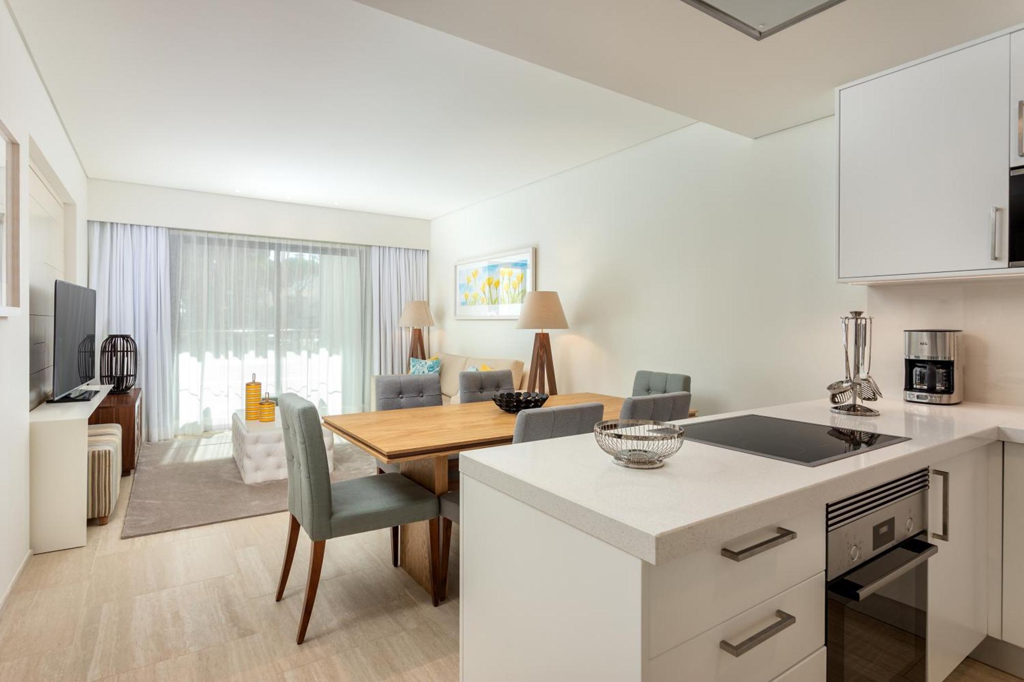 Three-Bedroom Garden Suite Garden Access,1446151447:JPEG