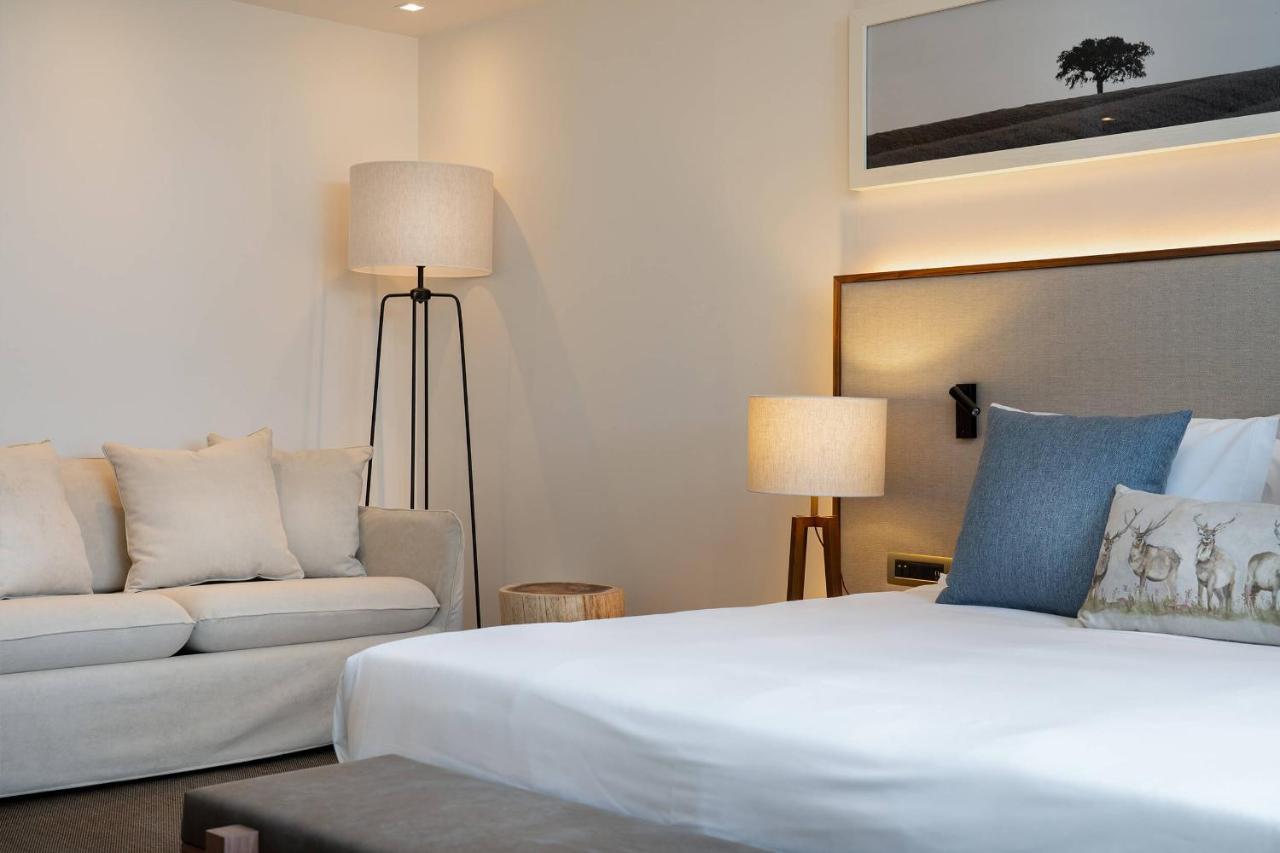Chambre Double ou Lits Jumeaux - Vue sur Jardin et Piscine