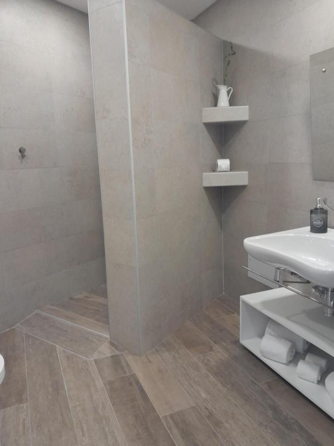 Driepersoonskamer met Eigen Badkamer