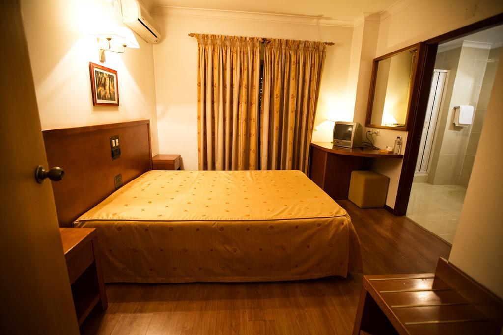 Single Room,127382370:JPEG