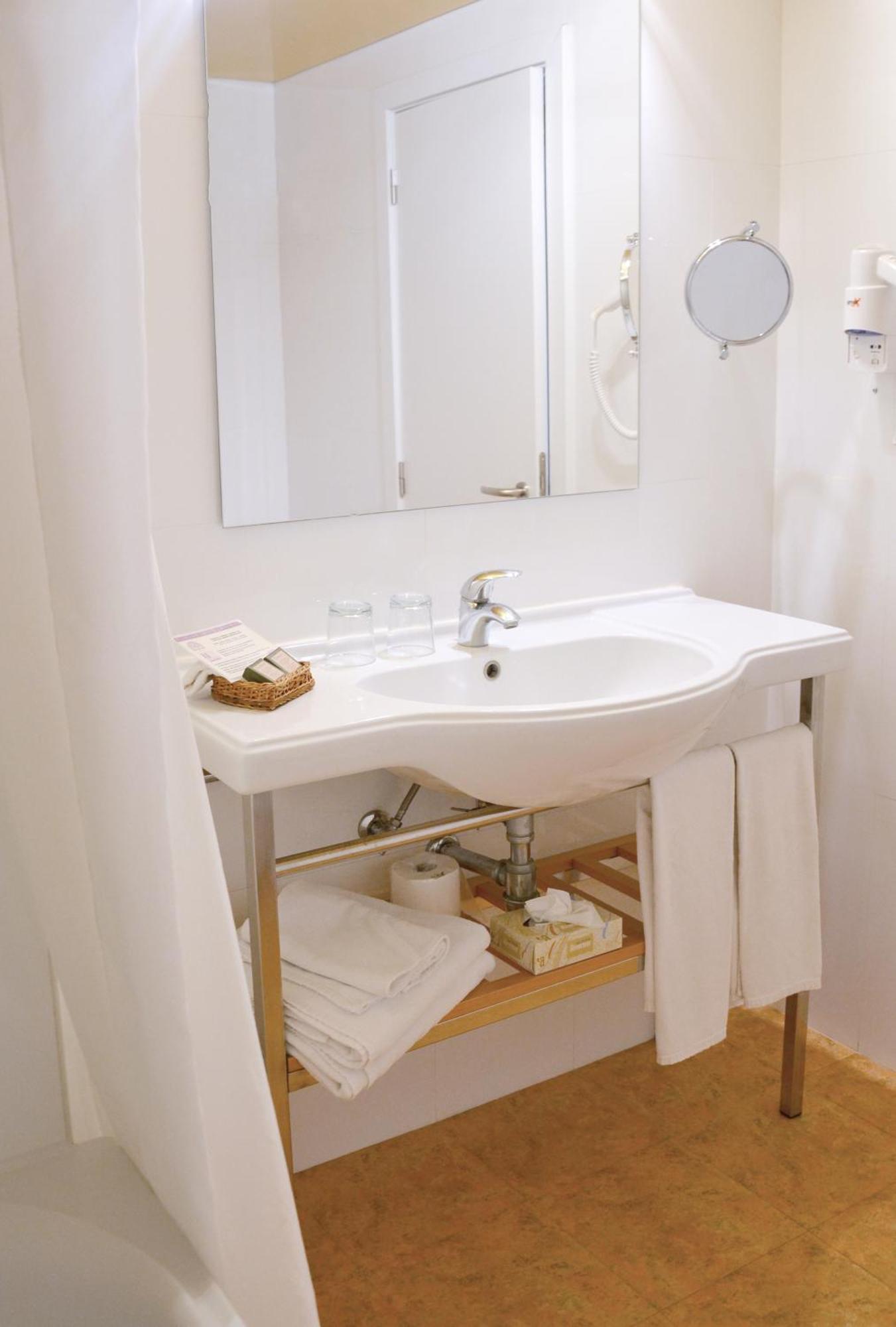 Double or Twin Room,1274372170:JPEG