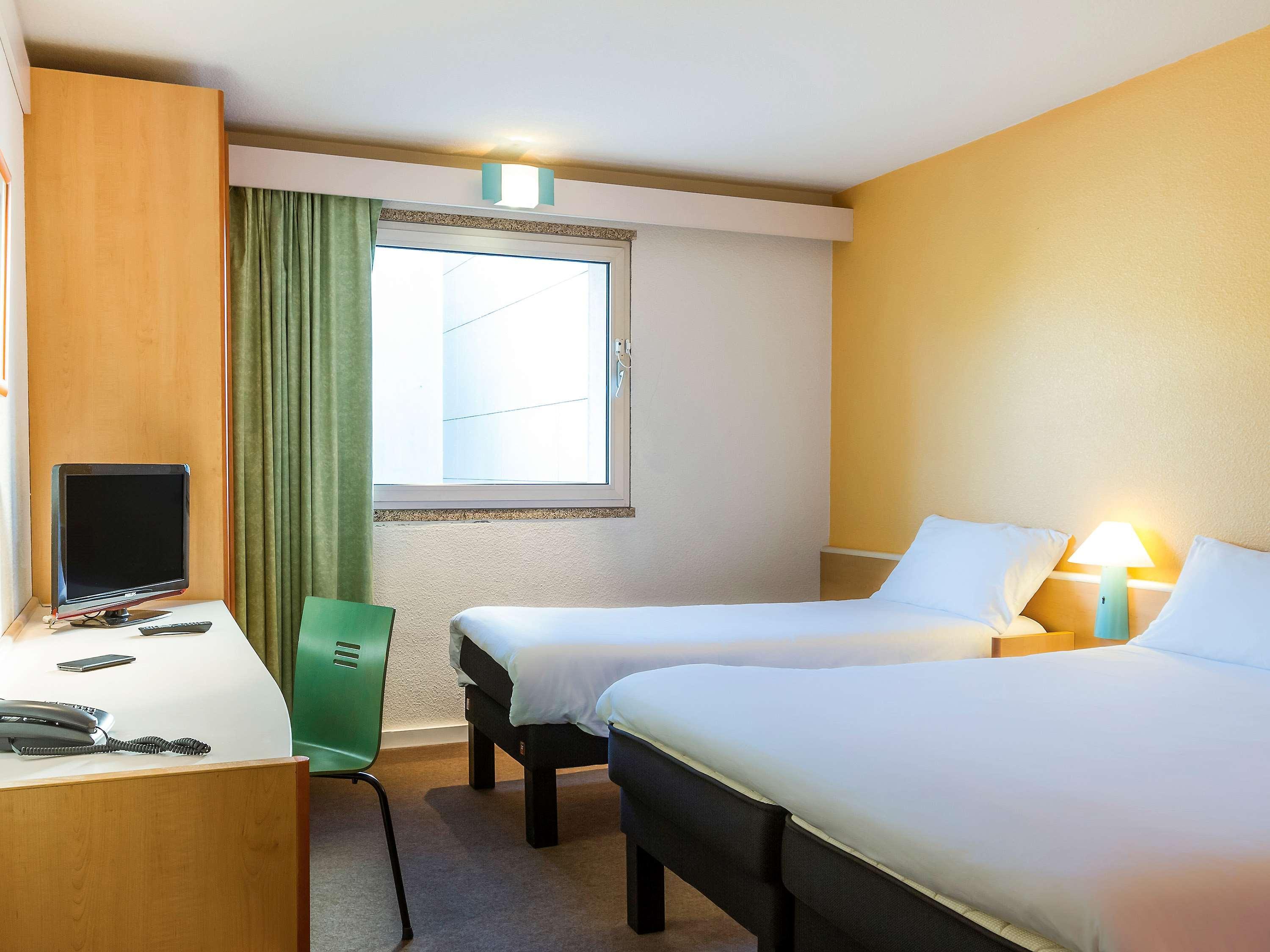 Standard Room One Double Bed One Single Bed Non-Smoking