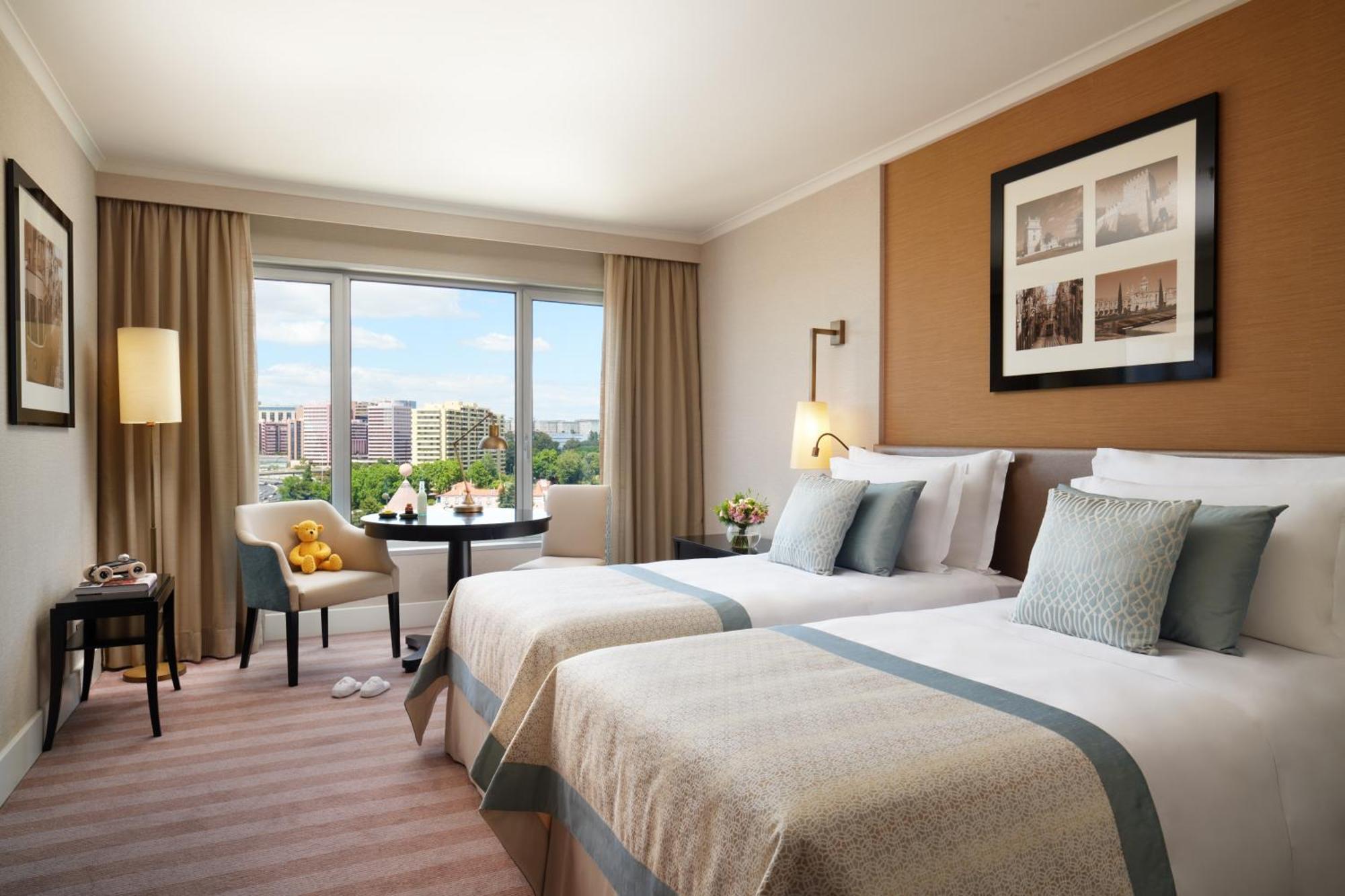 Deluxe Family Room