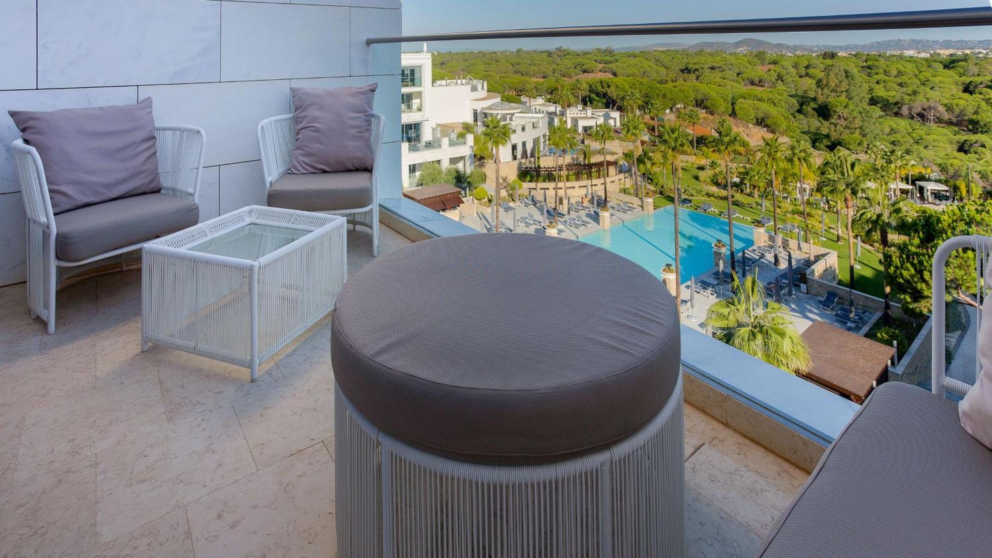 Deluxe Twin Room Pool View,1548856891:JPEG