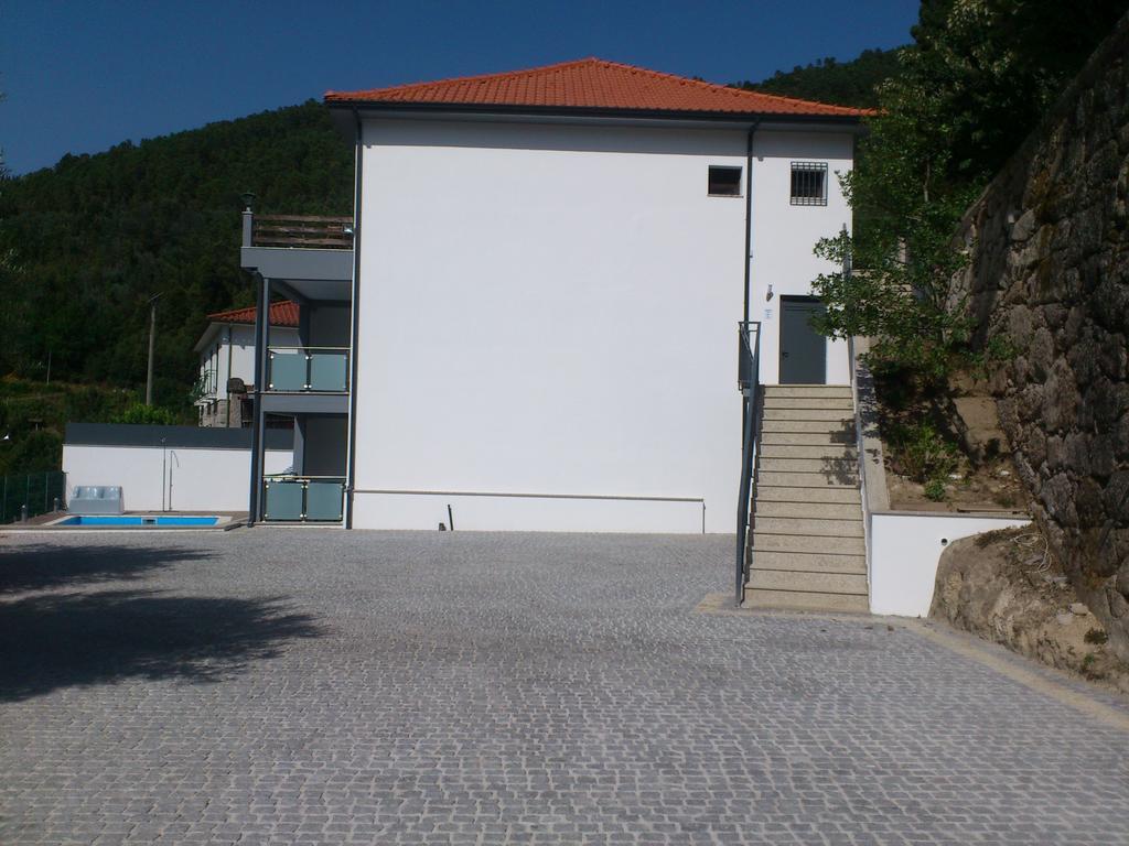 Estudio con vistas a las montañas