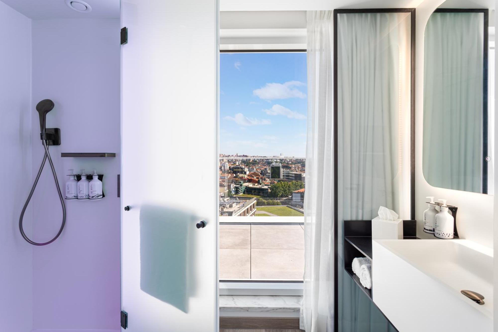 Familiensuite mit Balkon