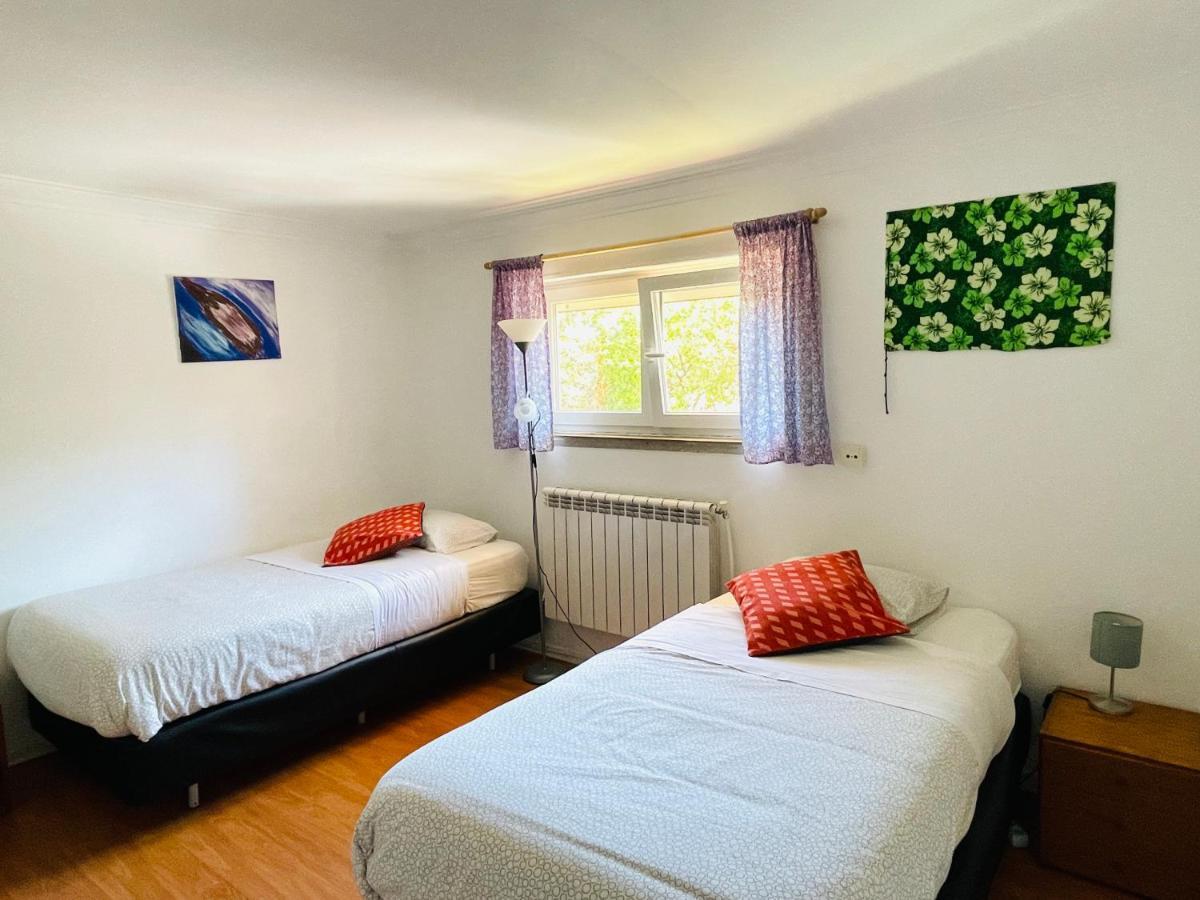 Quarto Triplo com Banheiro Compartilhado