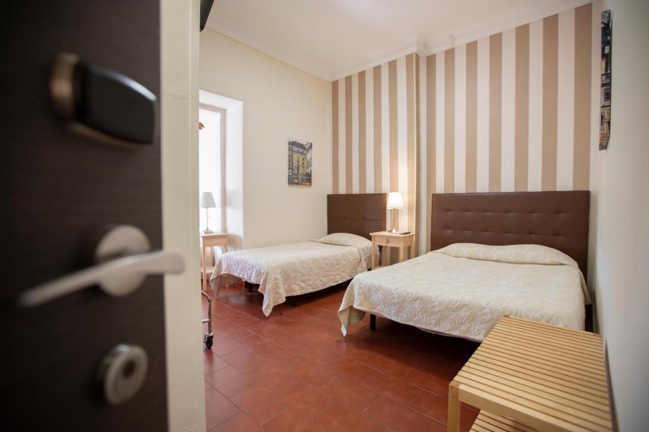 Quarto Triplo Quarto Verde Sem Limpeza