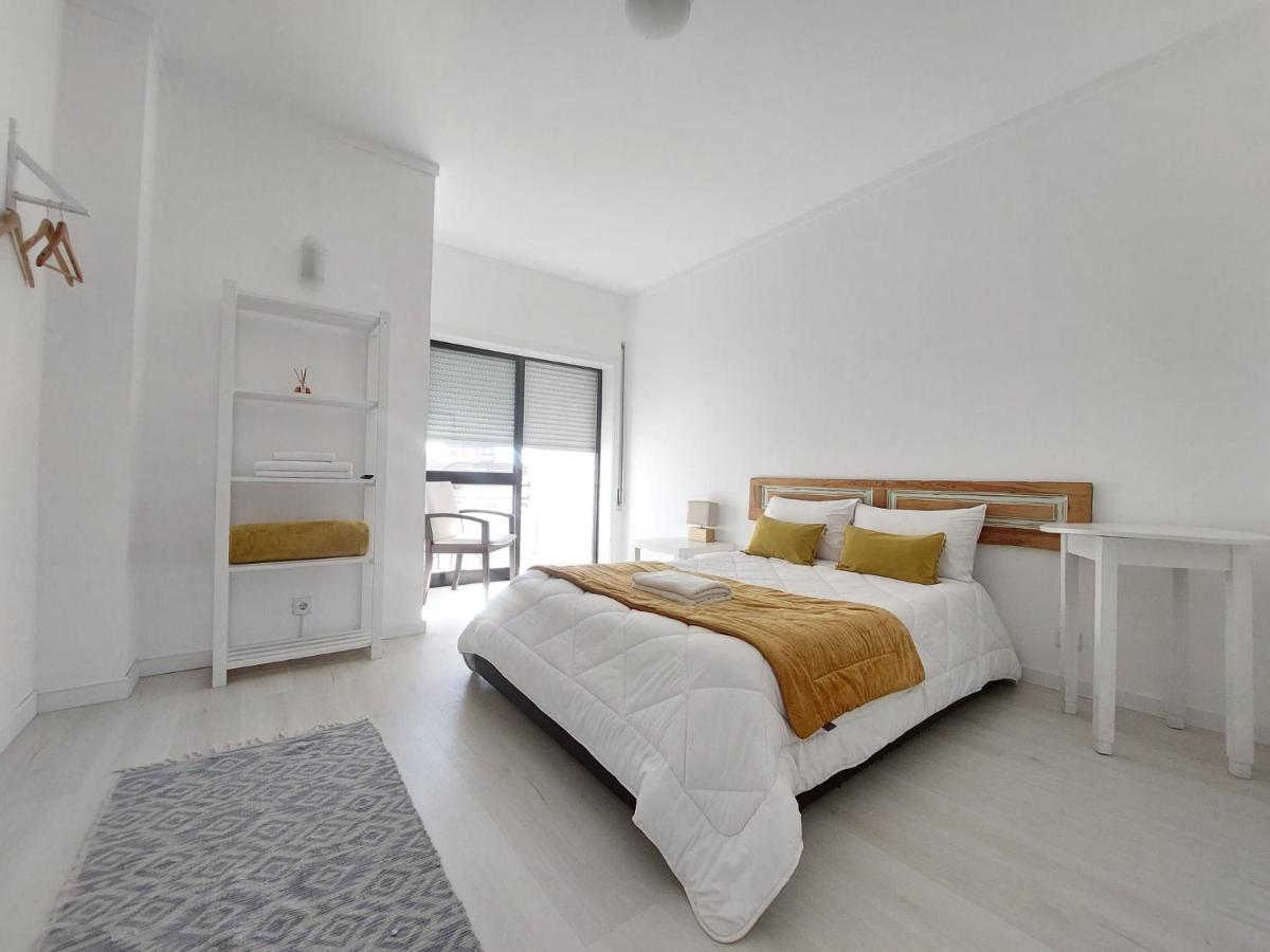 Quarto Duplo com Varanda e Casa de Banho Partilhada