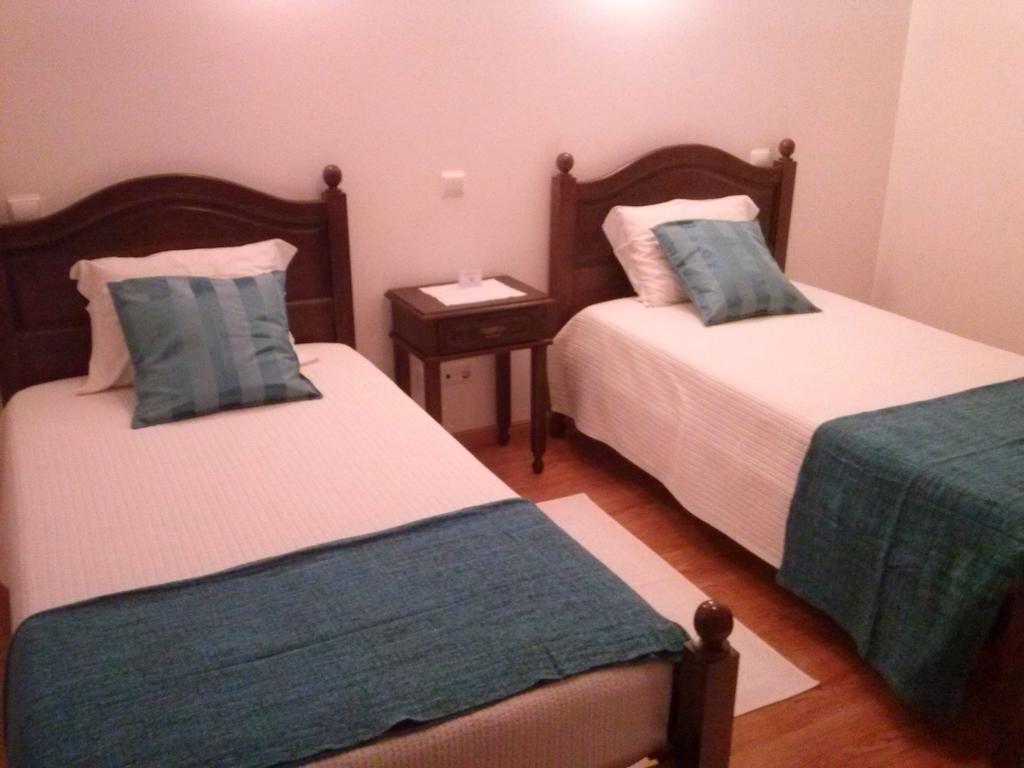 Quarto com 2 Camas de Solteiro