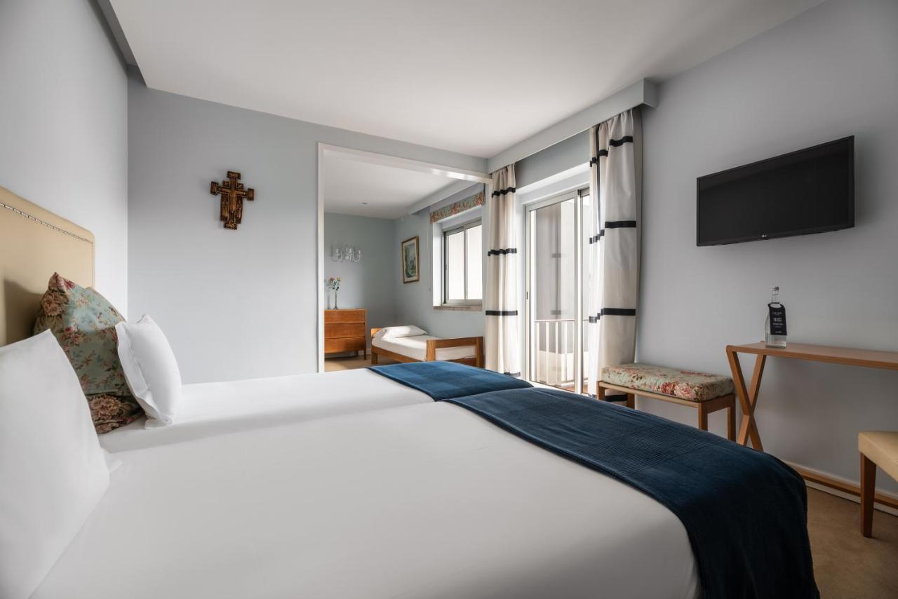 Family Room,1367496506:JPEG