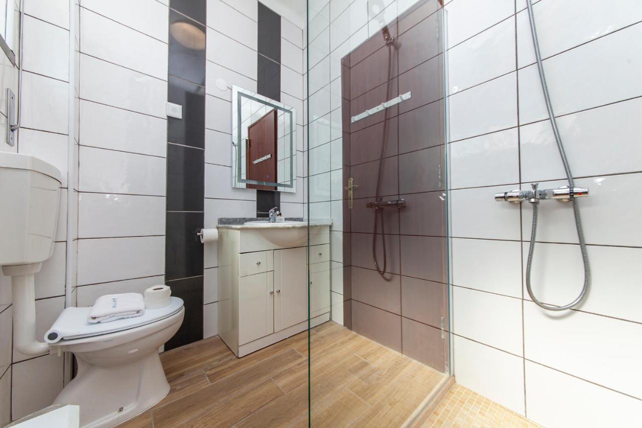 Quarto Duplo com Casa de Banho Partilhada
