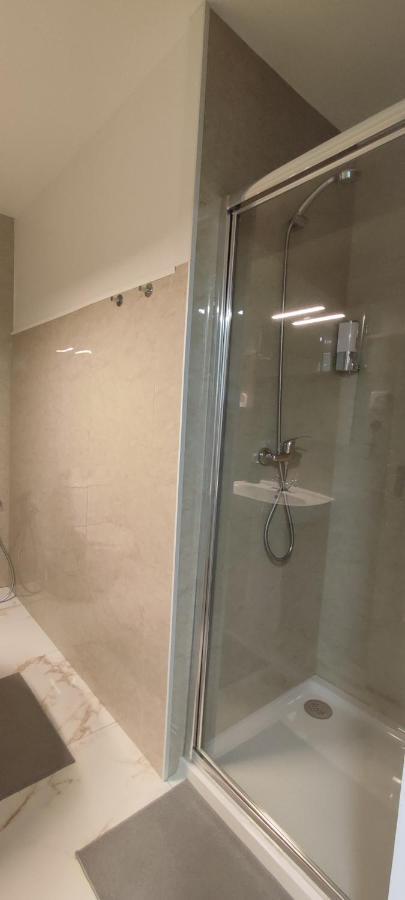 Dreibettzimmer mit eigenem externen Bad