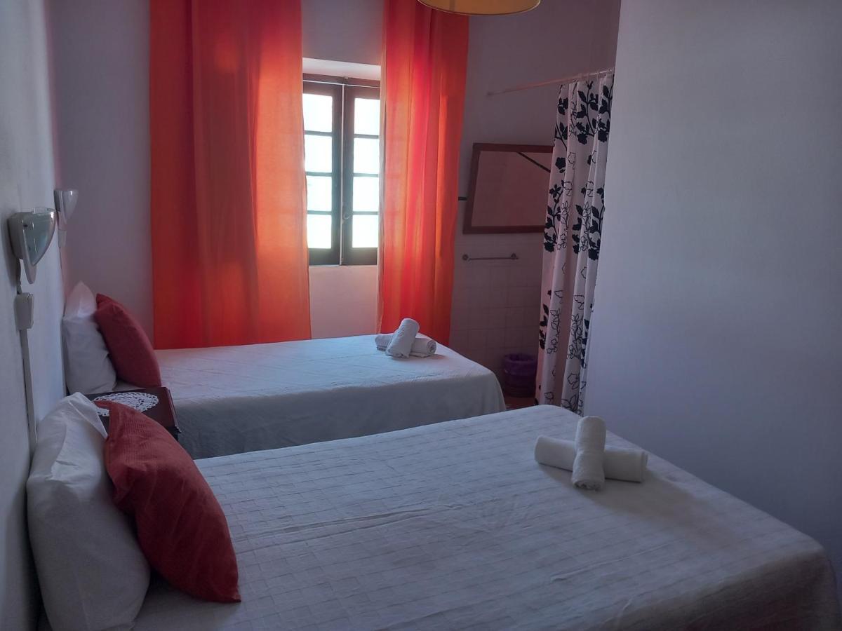 Chambre Lits Jumeaux avec Salle de Bains Commune