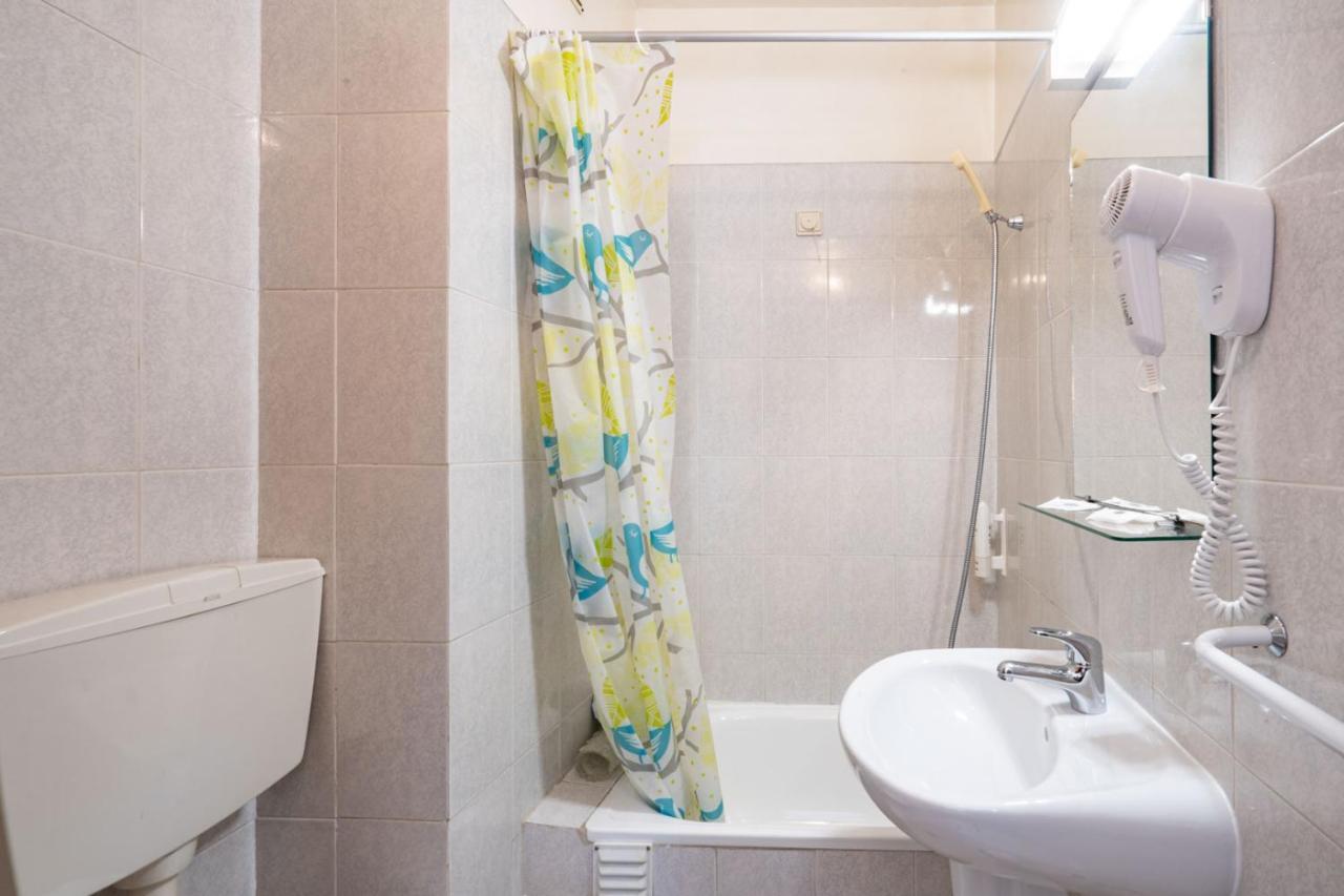 Quarto com Cama de Casal ou 2 de Solteiro