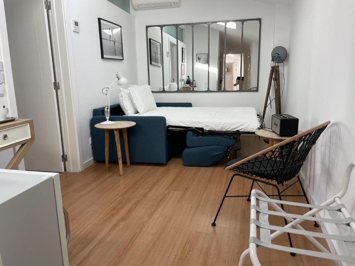 Suite met Queensize Bed en Uitzicht op het Zwembad