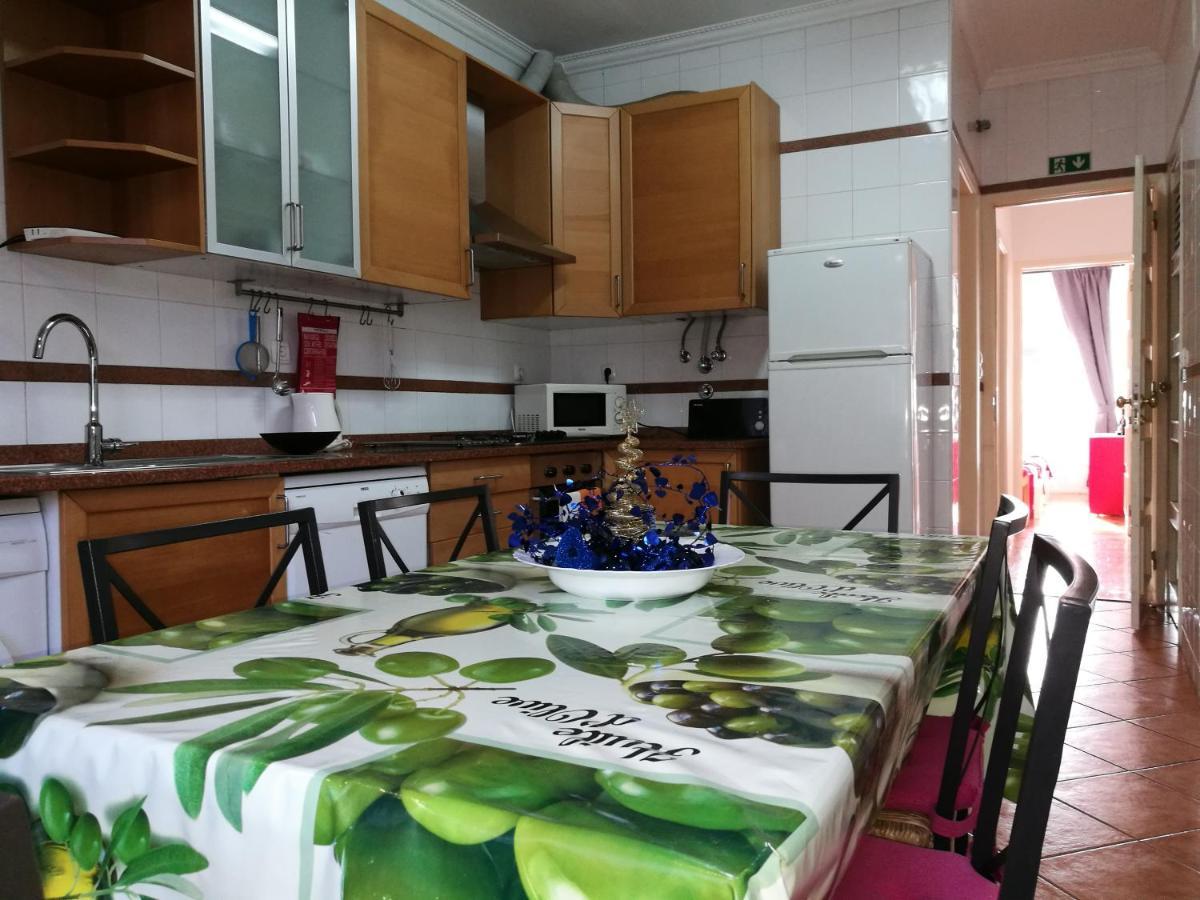 Quarto com Cama de Casal ou 2 de Solteiro e Banheiro Privativo
