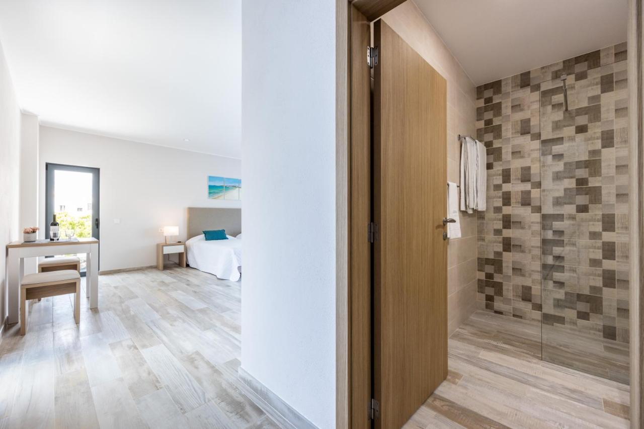 Quarto Duplo ou Twin Deluxe com Acesso à Piscina