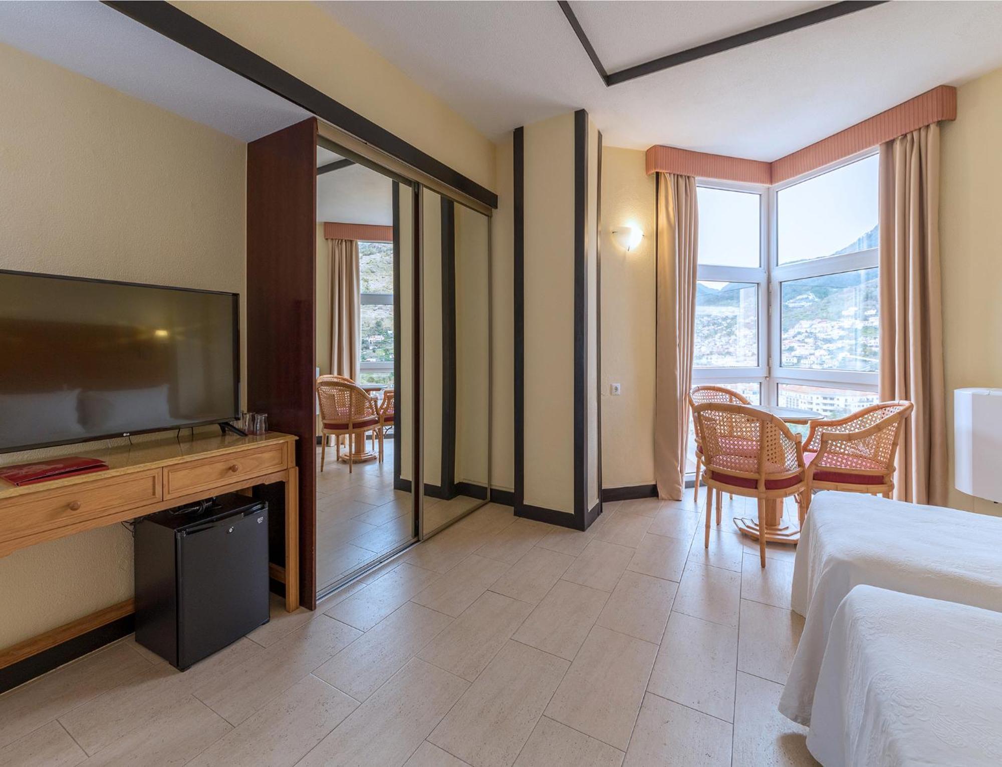 Triple Room with Bay View,1437631249:JPEG