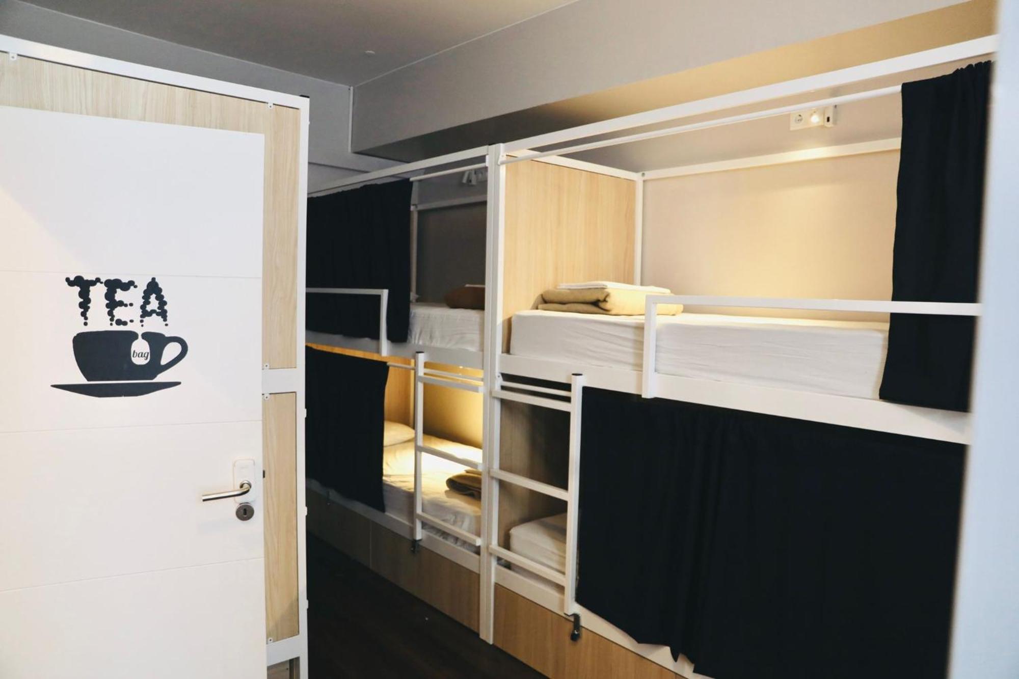 Bed in een Gemengde Slaapzaal met 10 Bedden