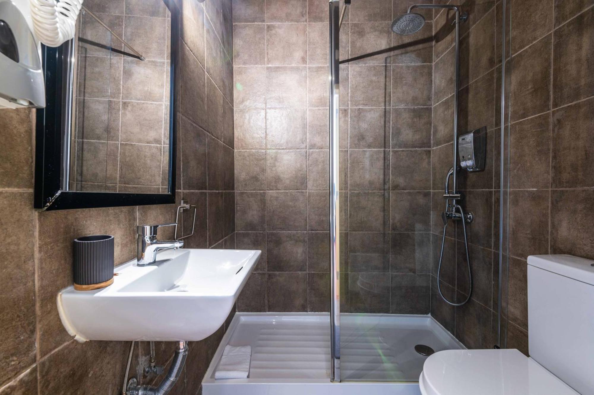 Bed in 8-Bed Mixed Dormitory Room