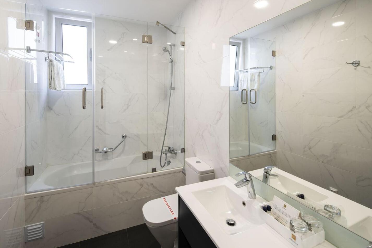 Double or Twin Room,1516400080:JPEG