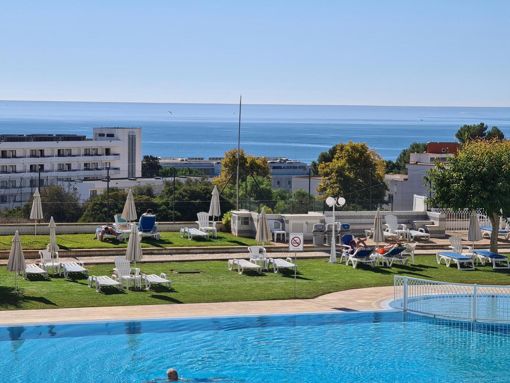 Apartamento com 1 Quarto e Vista Piscina