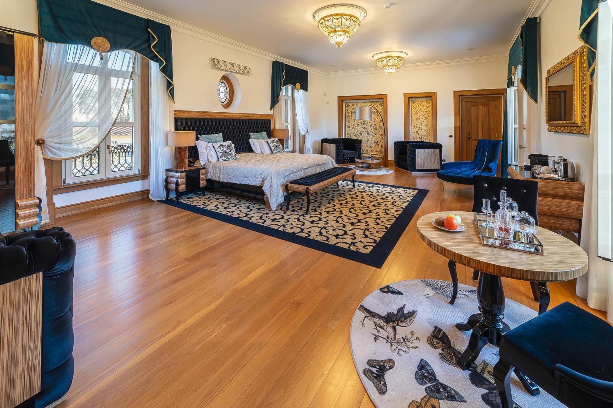 Suite with Mountain View,1699099331:JPEG