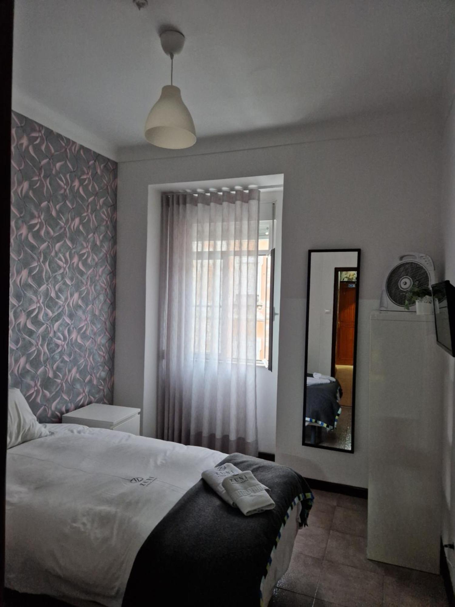 Single Room with Shared Bathroom,1538059564:JPEG