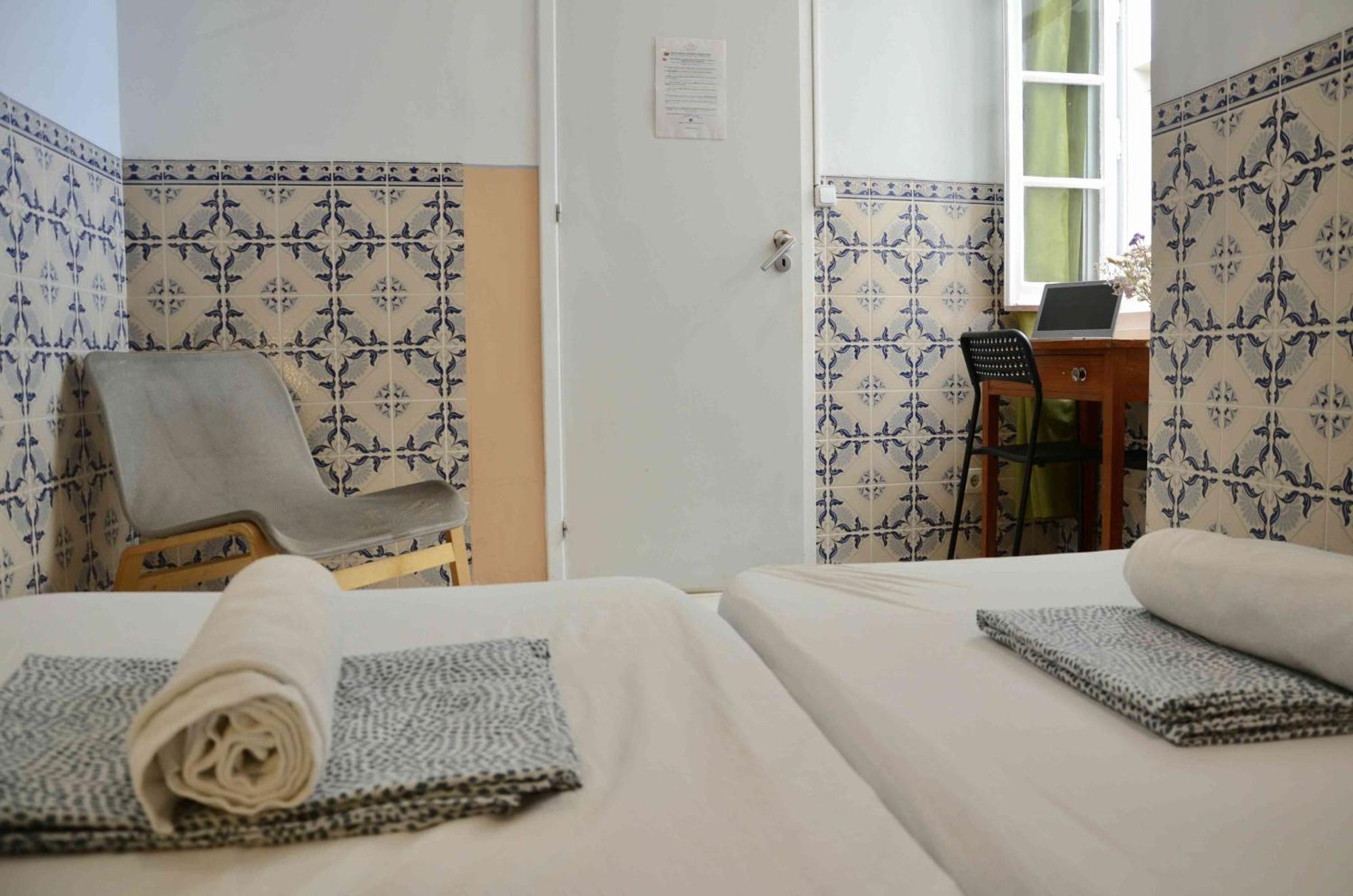 Quarto com Cama de Casal ou 2 de Solteiro