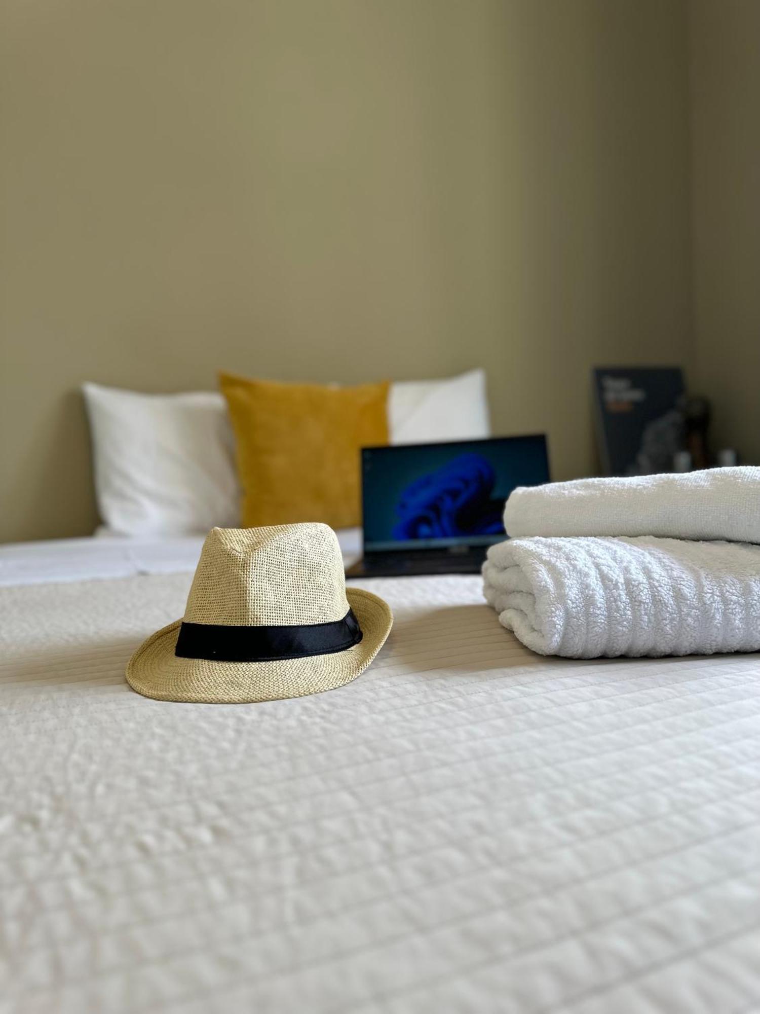 Twin Room,1659483908:JPEG