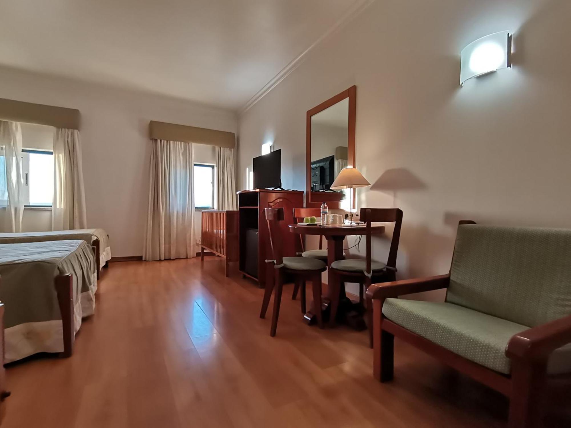 Quarto Duplo com Cama Extra