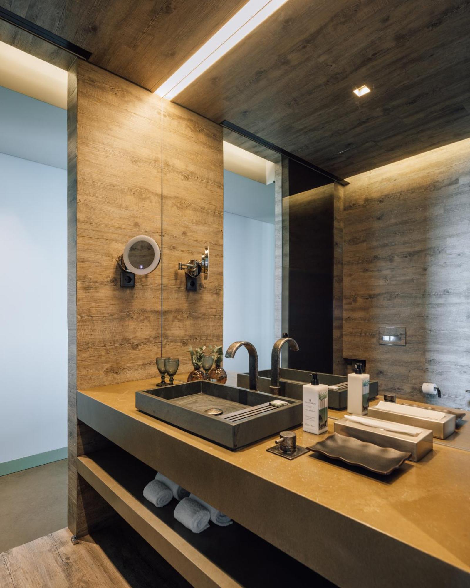 Quarto SPE com Piscina