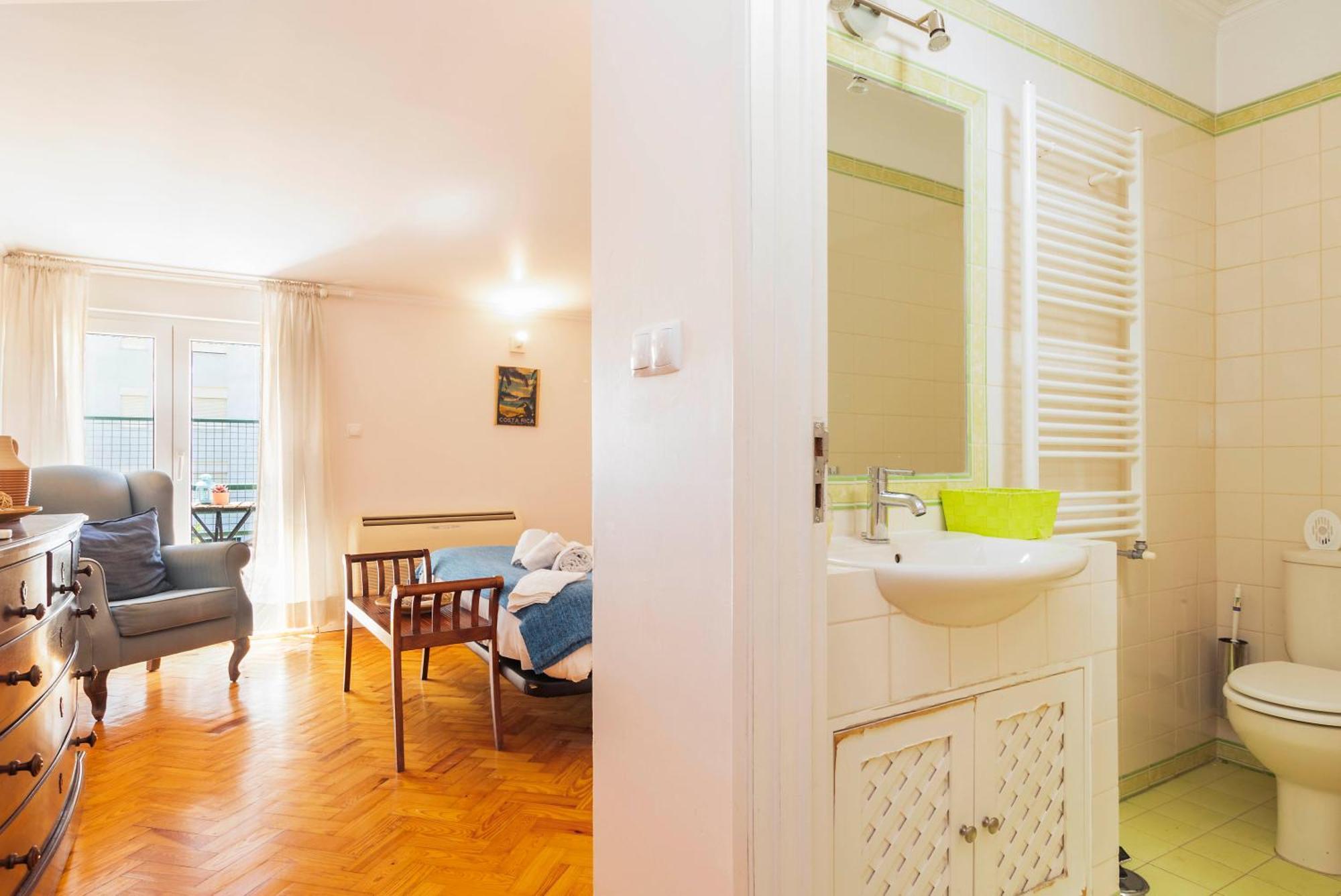 Double Room with Private Bathroom and Balcony,1552197778:JPEG